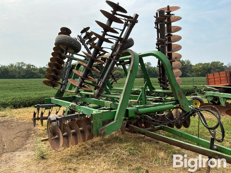 john-deere-230-image-3