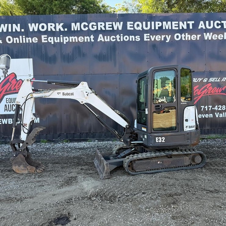 2011 BOBCAT E32