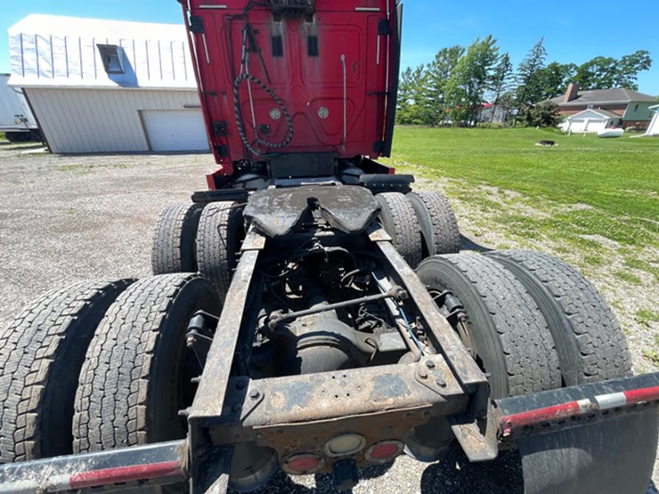 #118-•-2014-freightliner-semi-tractor-(has-wi-title)-(denmark,-wi)-image-35