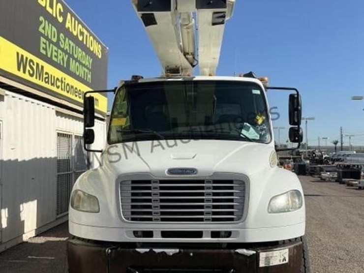 2012-freightliner-m2-106-image-3