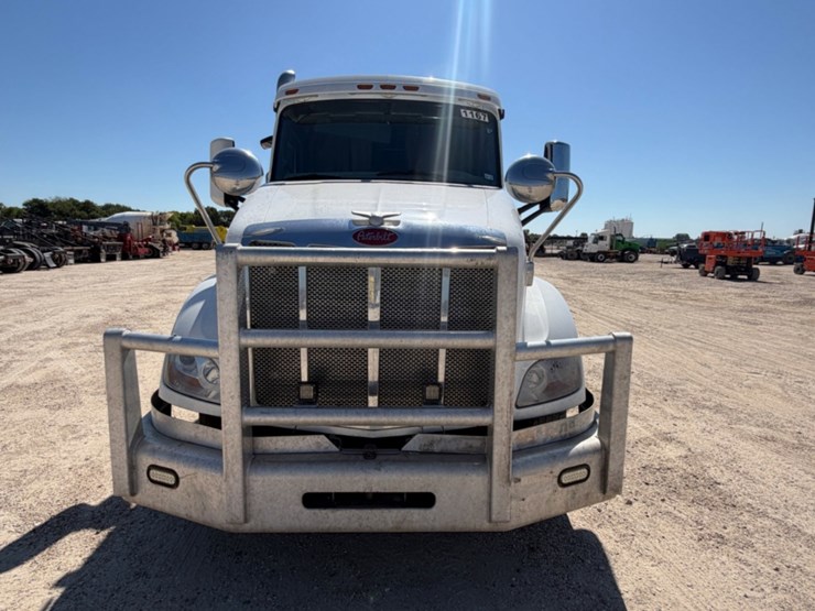 2017-peterbilt-579-image-8