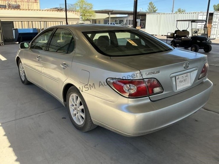 2003-lexus-es-300-sdn-image-5