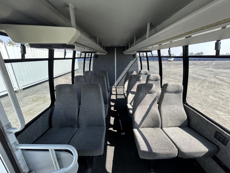 2012-ford-e450-sd-image-21
