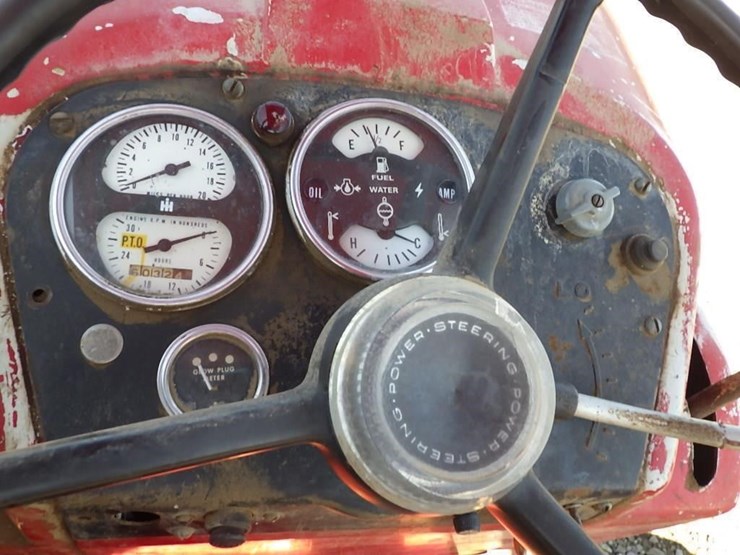international-i-656-tractor-image-26