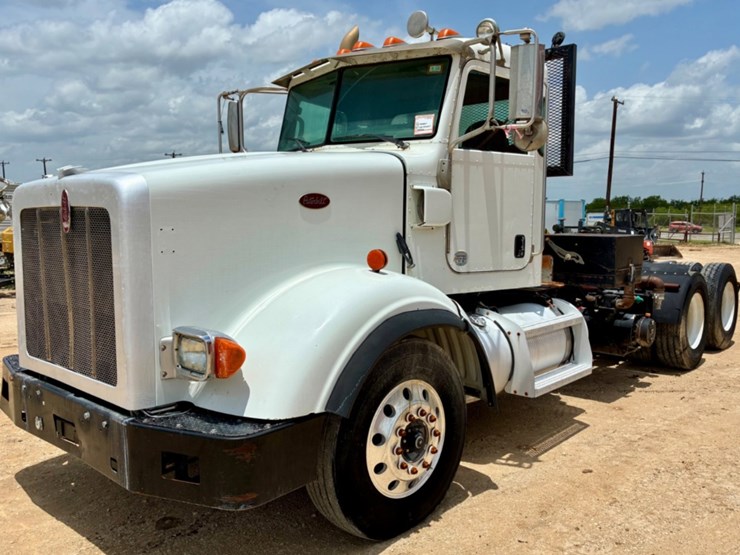 2016-peterbilt-367-image-1