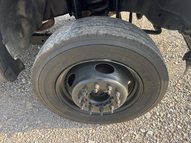 2016-ford-f550-image-11