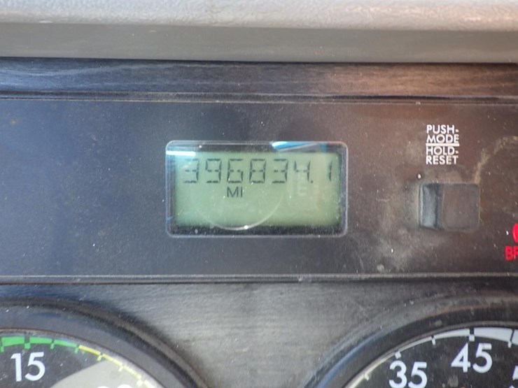 2006-freightliner-columbia-120-image-51