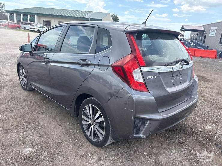 2015-honda-fit-ex-sedan-image-4