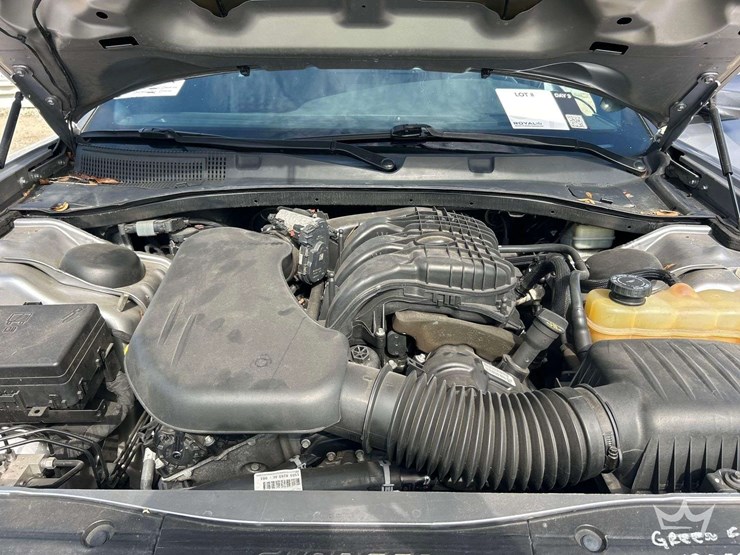 2015-dodge-charger-sedan-image-8