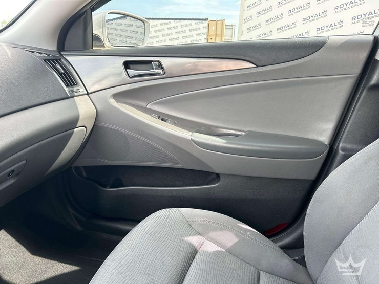 2015-hyundai-sonata-hybrid-sedan-image-20