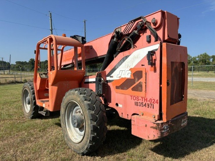 2015-jlg-8042-image-4