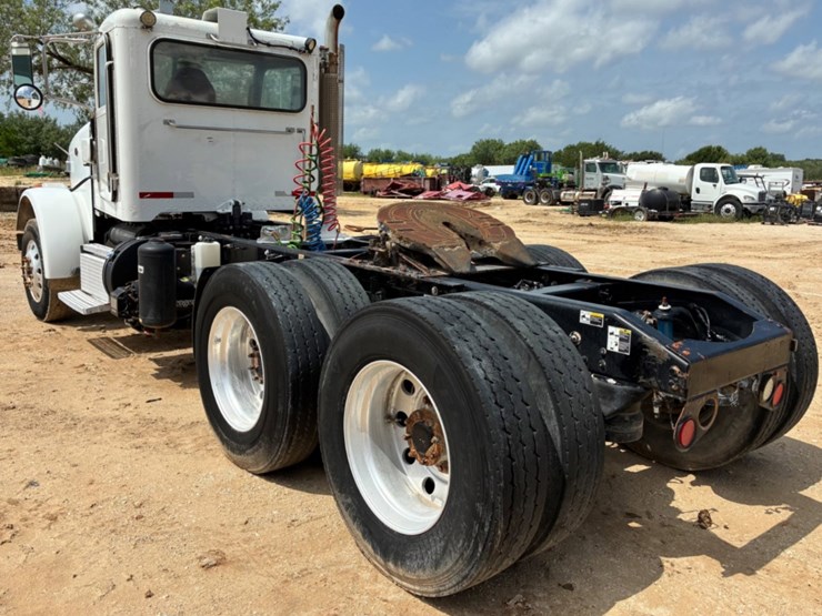 2016-peterbilt-365-image-6