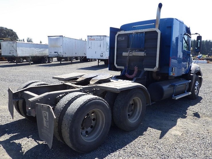 2006-freightliner-columbia-120-image-5