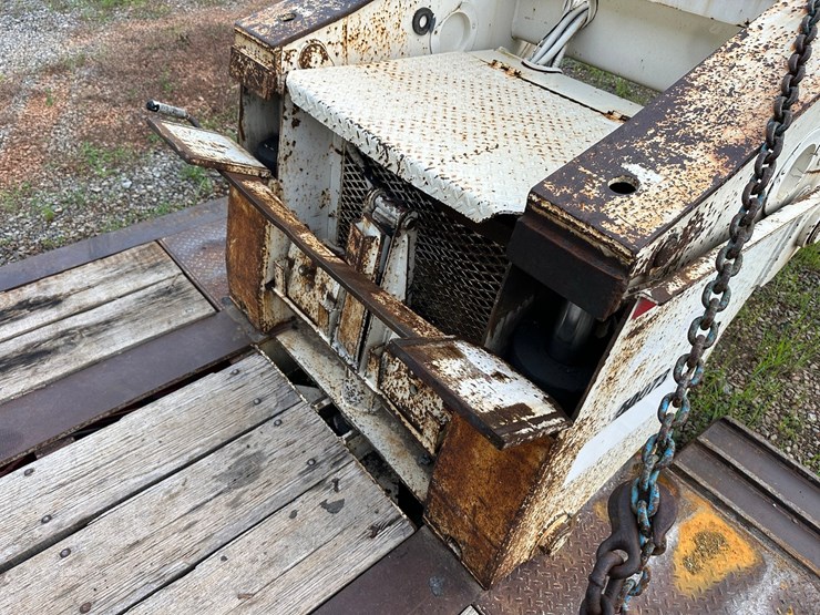 #4525-•-2010-eager-beaver-50-gsl-tri-axle-lowboy-image-20