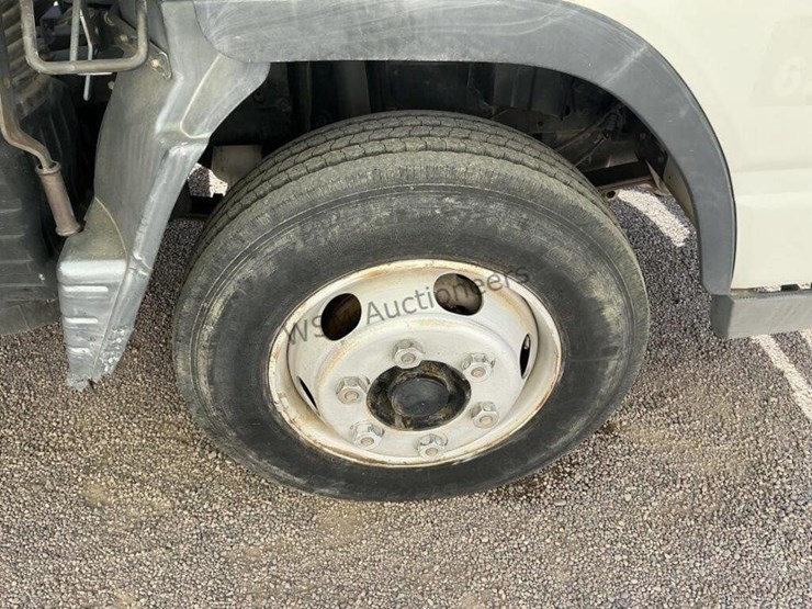 2006-mitsubishi-fuso-fe180-image-10