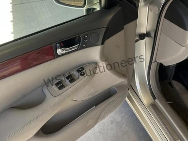 2003-lexus-es-300-sdn-image-23