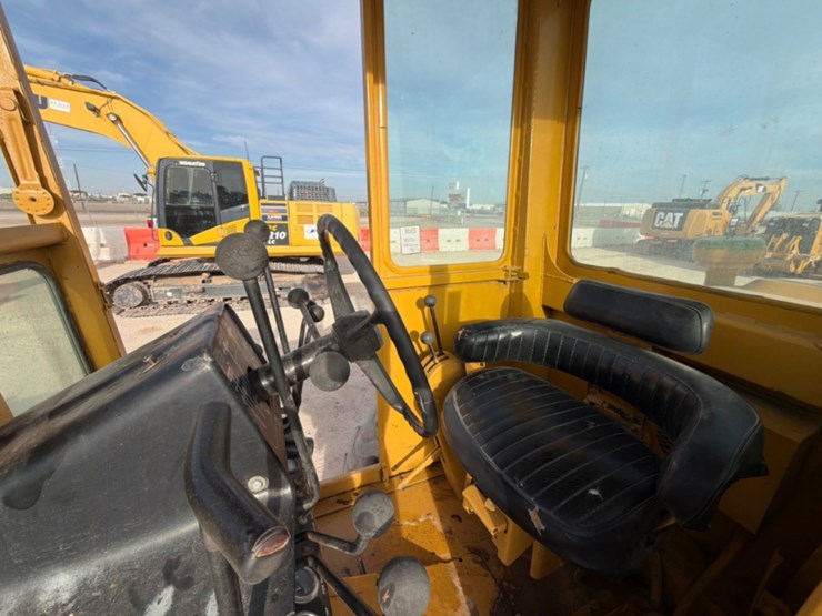 deere-570a-image-9
