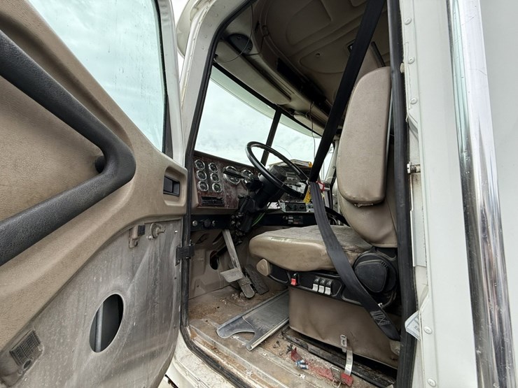 2006-international-(inoperable)-5900i-day-cab-image-8