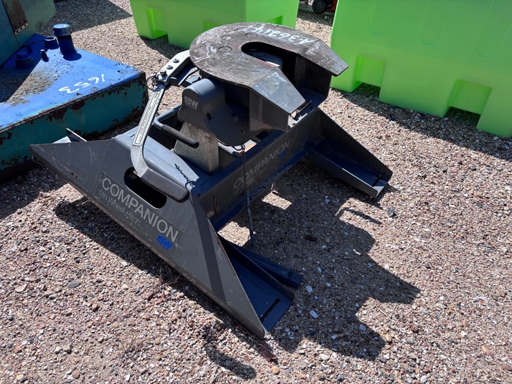 #1652-•-b-and-w-gooseneck-to-fifth-wheel-companion-hitch-image-2