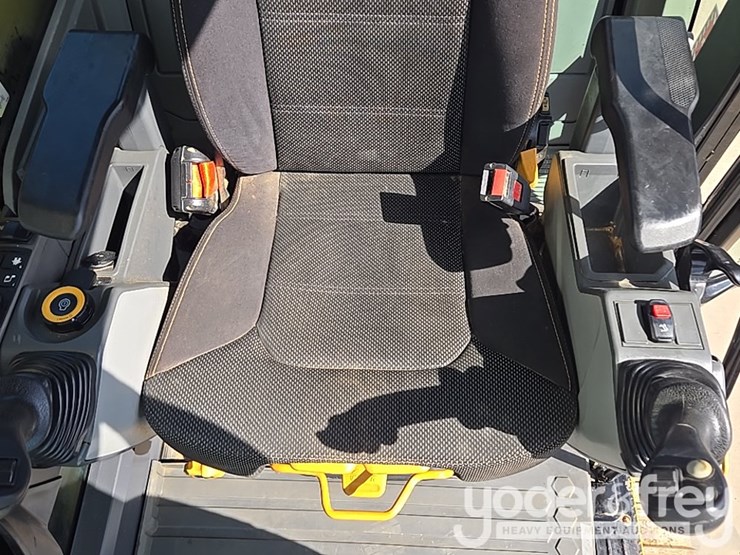 2019-caterpillar-336-image-77