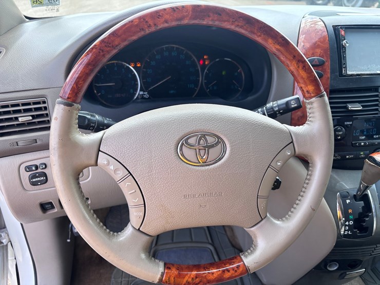 2008-toyota-sienna-image-12