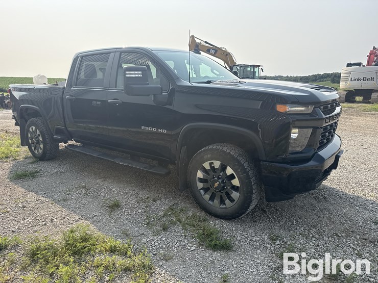 2022-chevrolet-silverado-2500-image-3