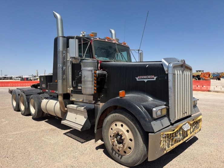 2002-kenworth-w900b-image-3