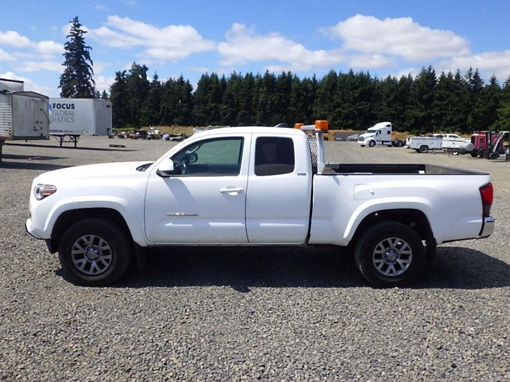 2018-toyota-tacoma-image-2