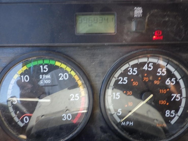 2006-freightliner-columbia-120-image-49
