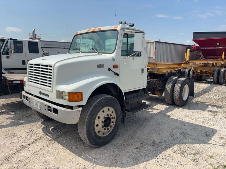2001-international-4900-image-2