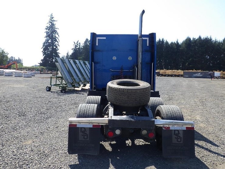 2015-peterbilt-325-image-4