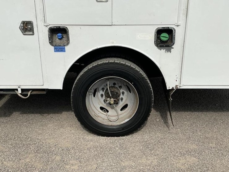 2015-ford-f550-image-8