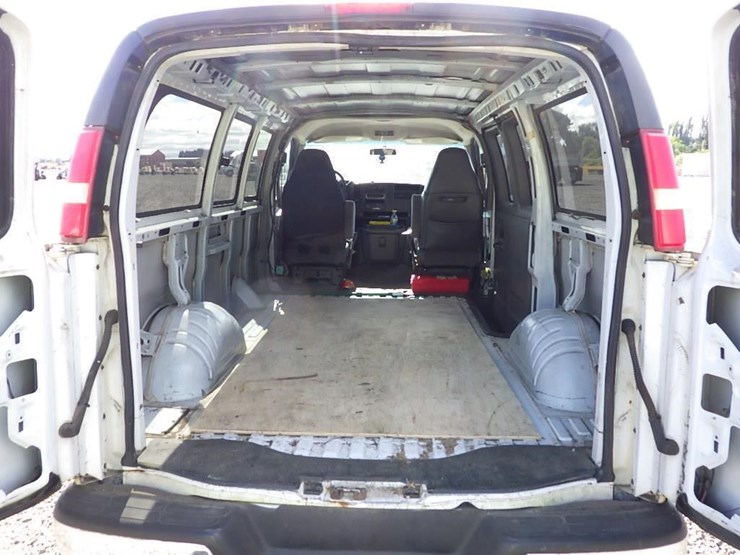 2003-chevrolet-3500-image-13