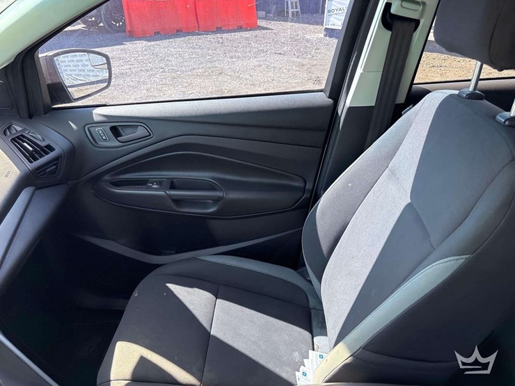 2015-ford-escape-image-18