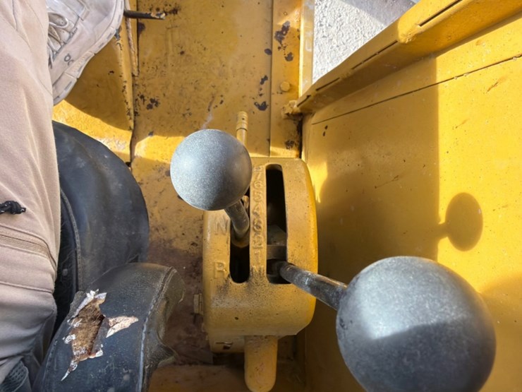 deere-570a-image-11