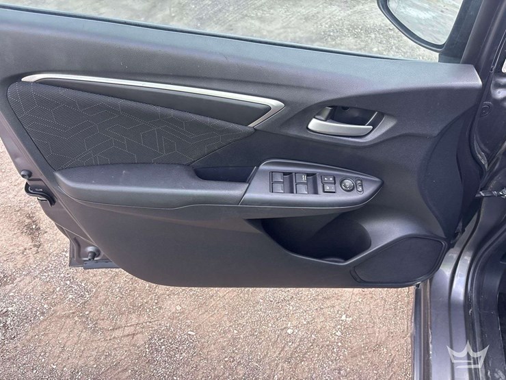 2015-honda-fit-ex-sedan-image-8