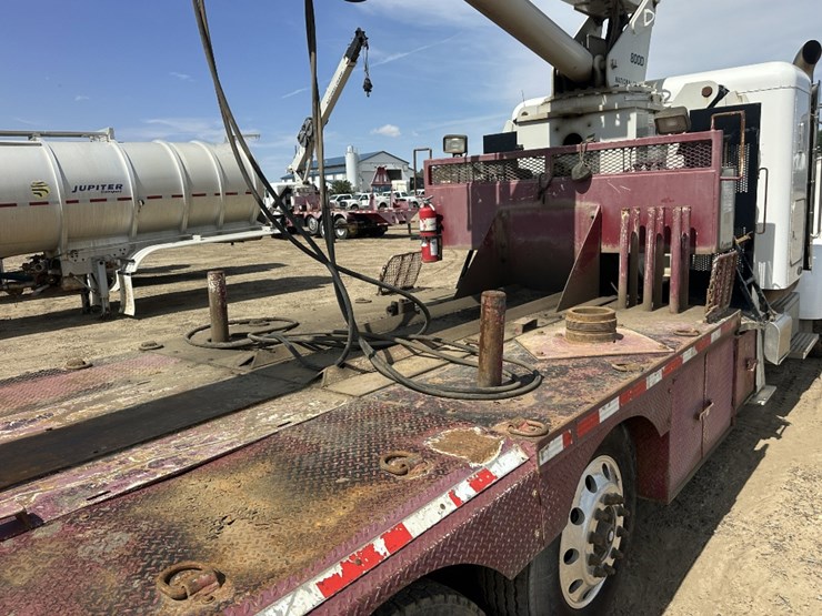 2011-peterbilt-365-image-22