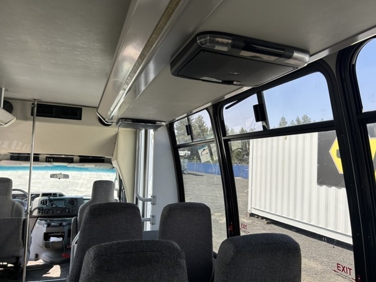 2012-ford-e450-sd-image-25