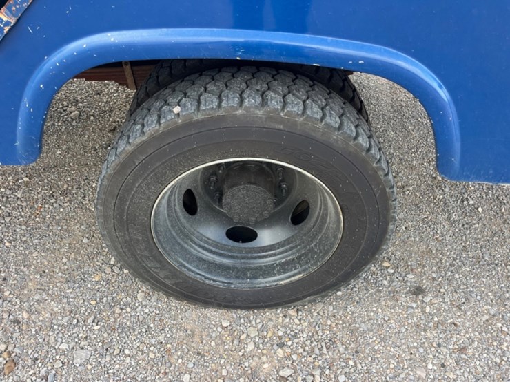 2014-ford-f550-image-13