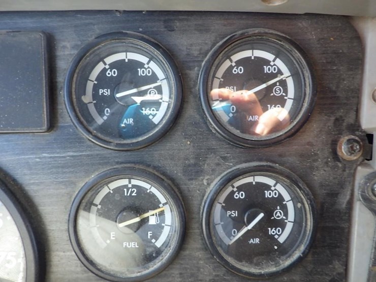 2006-freightliner-columbia-120-image-48