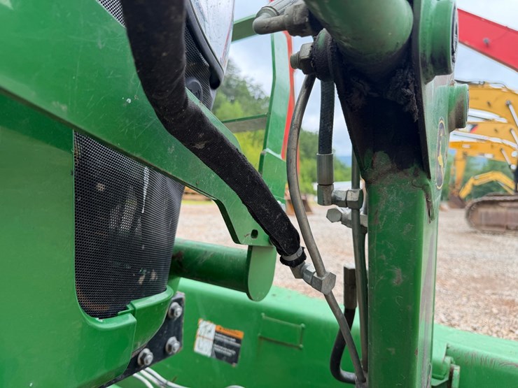 john-deere-3032e-image-41