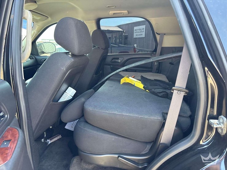 2013-chevrolet-tahoe-image-19