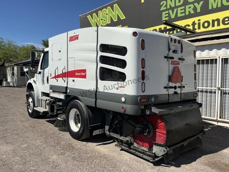 2019-freightliner-m2-106-image-7