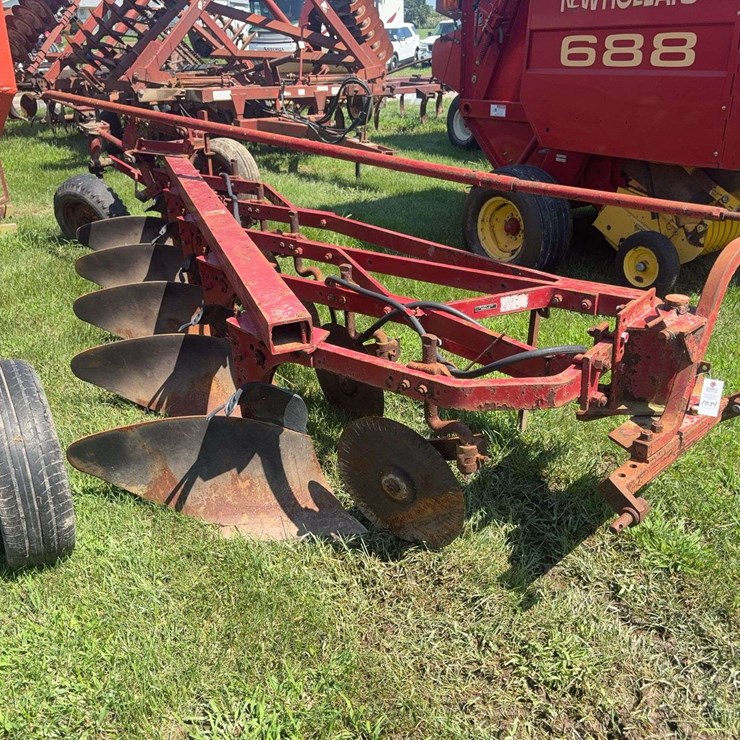 INTERNATIONAL 550