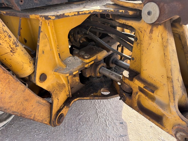 2005-caterpillar-416d-image-8