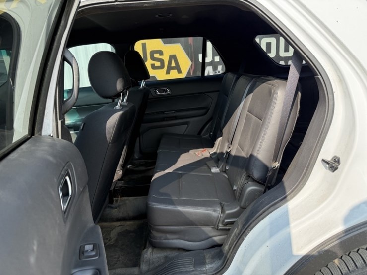2015-ford-explorer-image-18