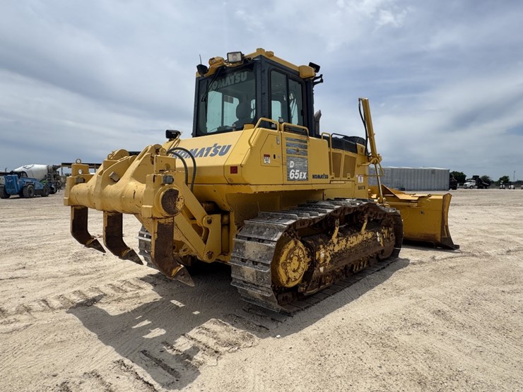 komatsu-d65ex-18-image-5