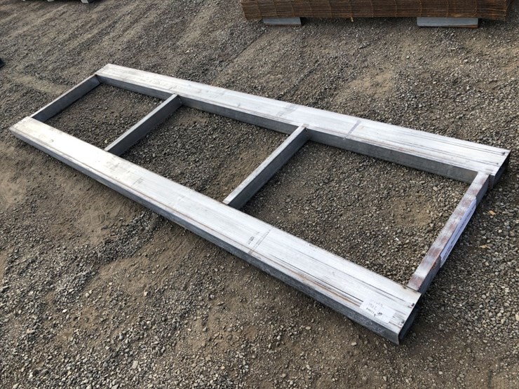 unused-3ft-x-10ft-forklift-pallet.-image-1