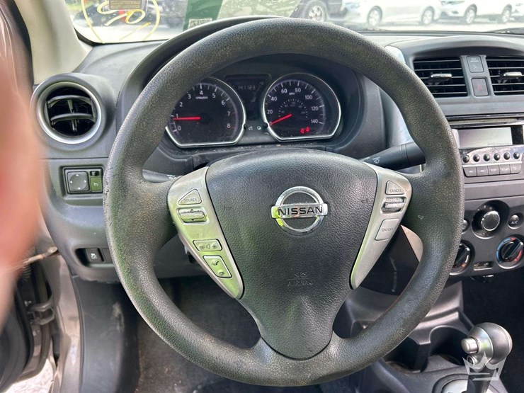 2016-nissan-versa-sedan-image-14