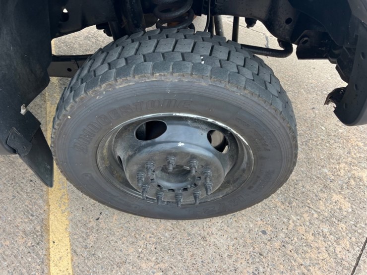 2015-ford-f550-image-11